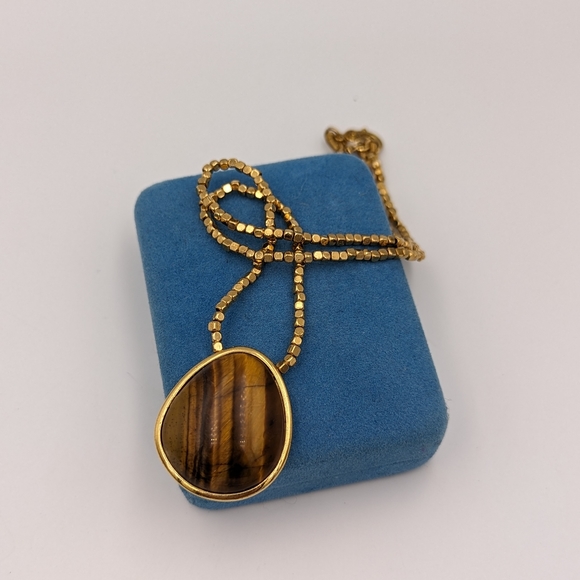 Vintage Monet Gold Tone Beaded Necklace with Tiger's Eye Gold Tone Pendant - Picture 5 of 9